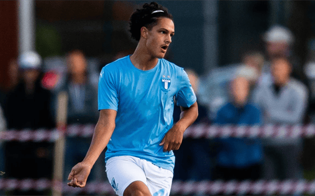 包含贝尔格莱德红星进入佳境，追赶领先球队的词条