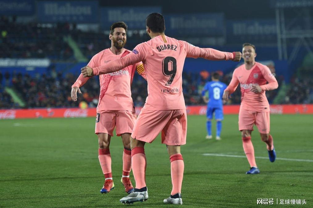包含西班牙客场逆转取胜，晋级前途一片光明的词条