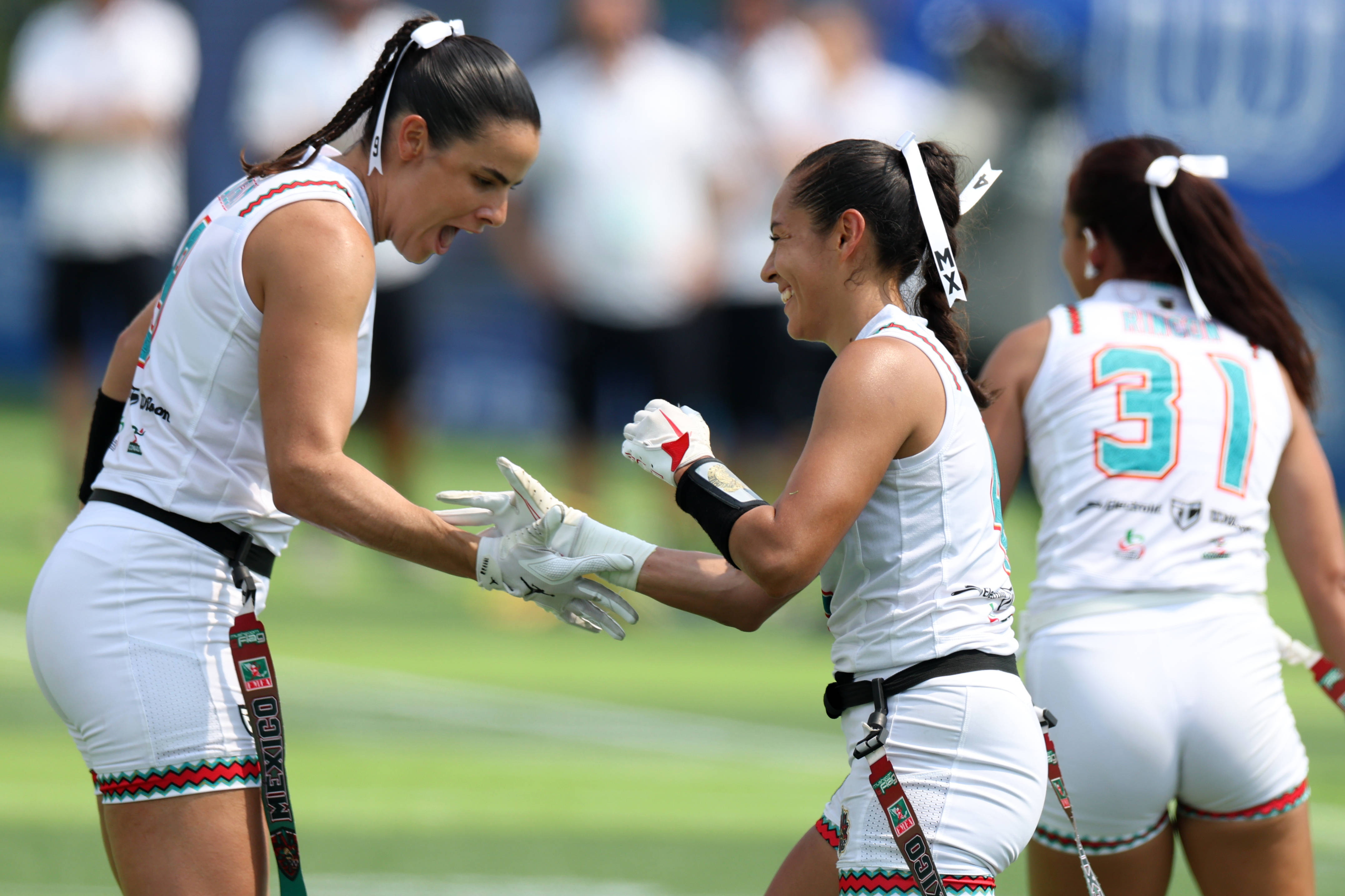 墨西哥女足突围胜利，携手前行(新西兰女足顽强对抗哥伦比亚女子)