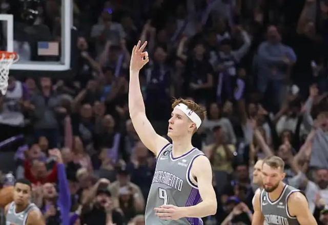 河南建业爆冷击败武汉三镇，赛场上的惊喜常常发生的简单介绍